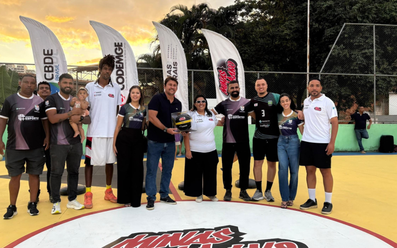 Município entrega quadra poliesportiva revitalizada à comunidade