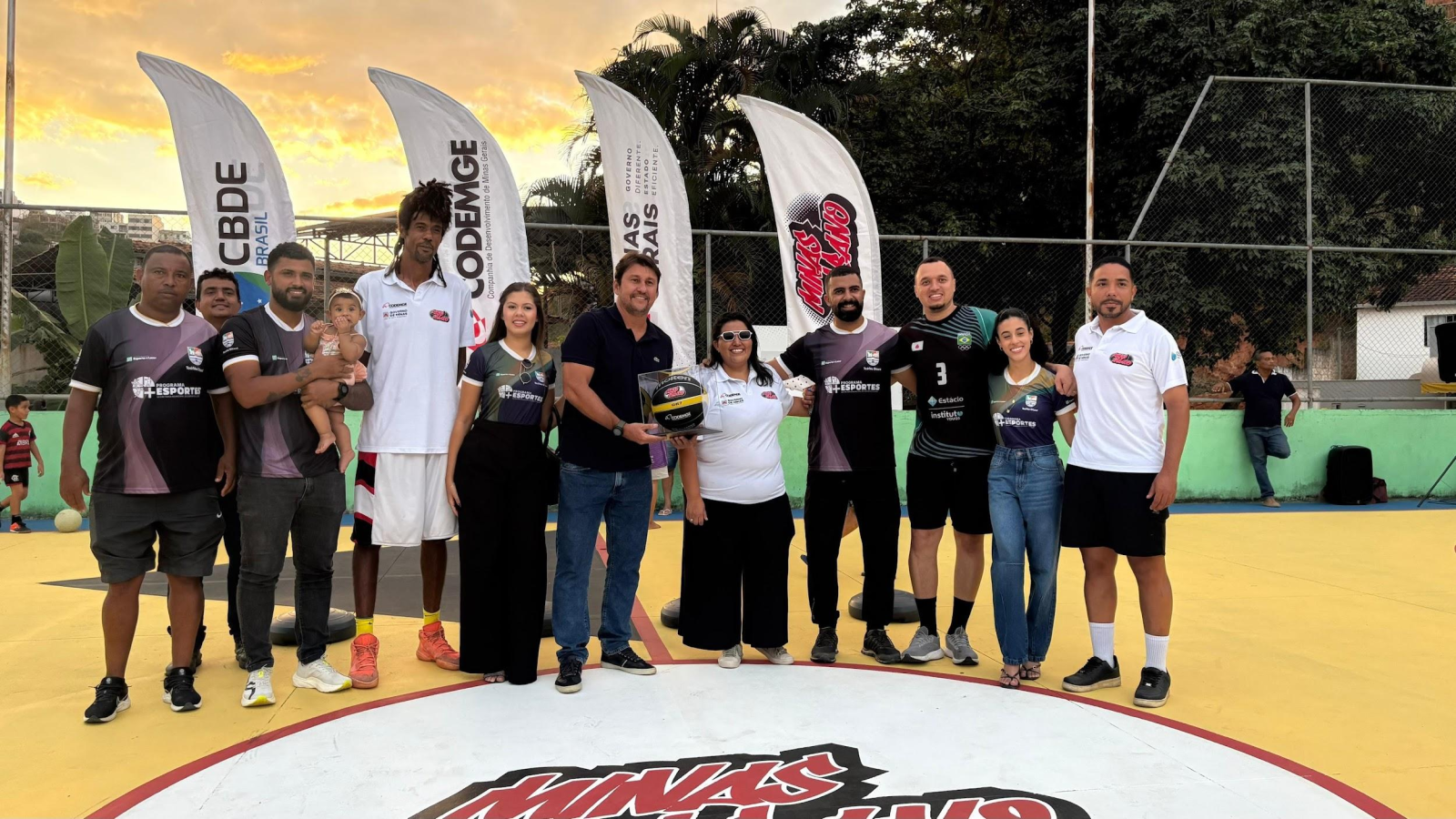 Município entrega quadra poliesportiva revitalizada à comunidade