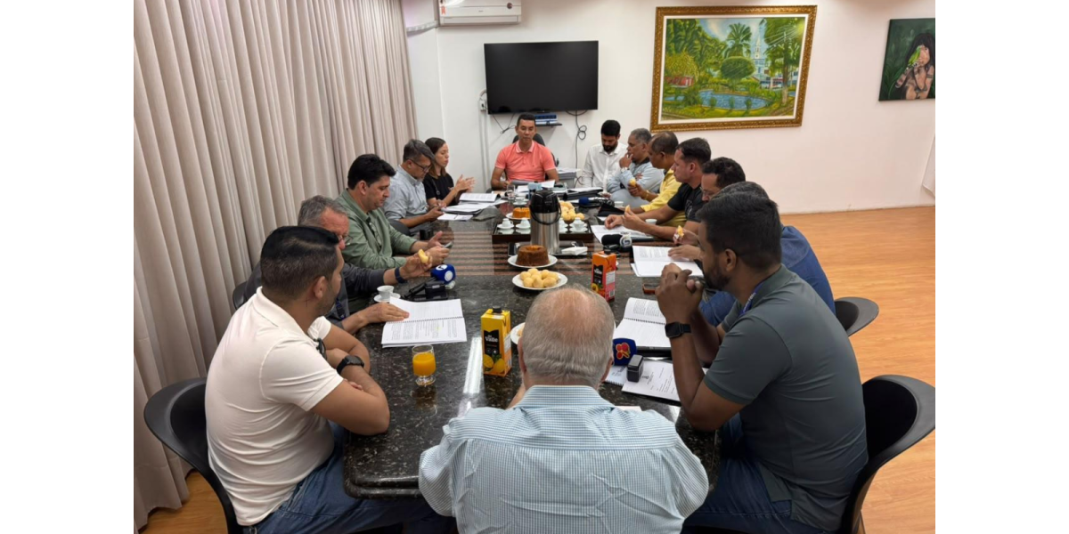 Prefeito Fábio Marinho apresenta Plano Filadélfia em café com a imprensa
