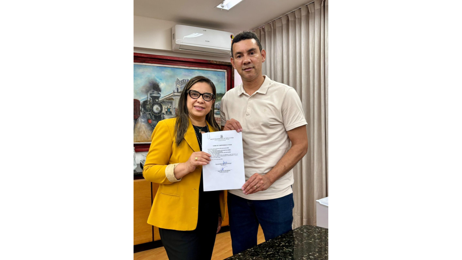 Prefeito Fábio Marinho empossa nova secretária municipal de Educação